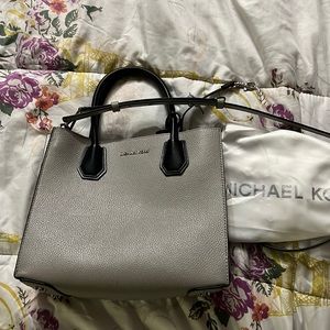 Michael Kors Med size bag